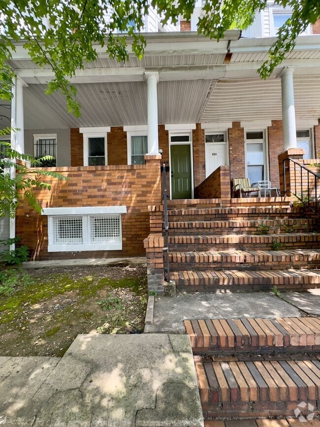 Building Photo - Charming 3 Bedroom/2 Bathroom Apartment in...