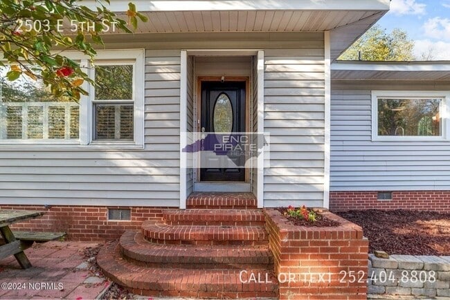 Photo - 2503 E 5th St
