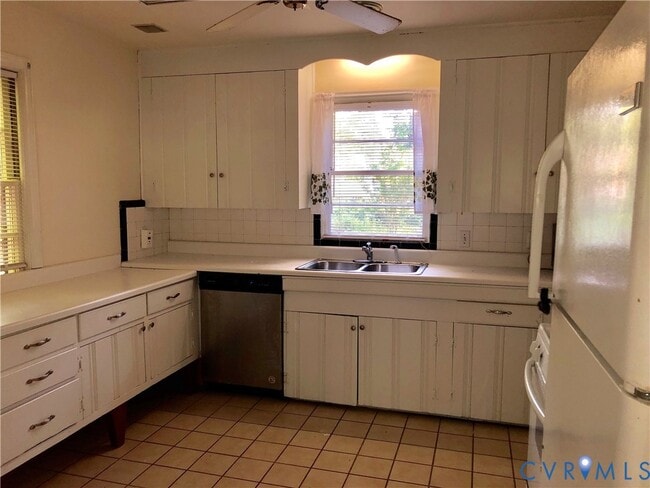 Photo - 6810 Edmonstone Ave