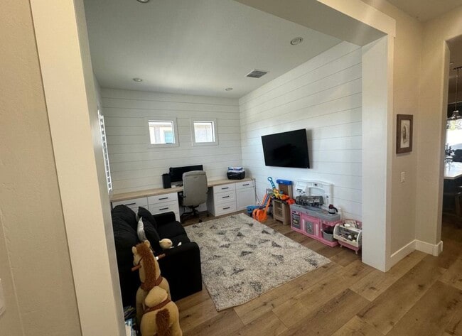 Photo - 2731 S Eastridge