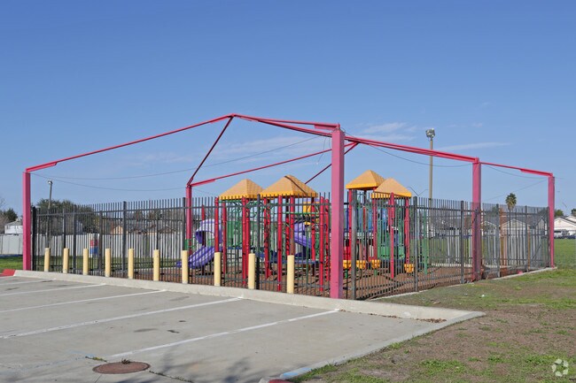 Photo - Maldonado Plaza