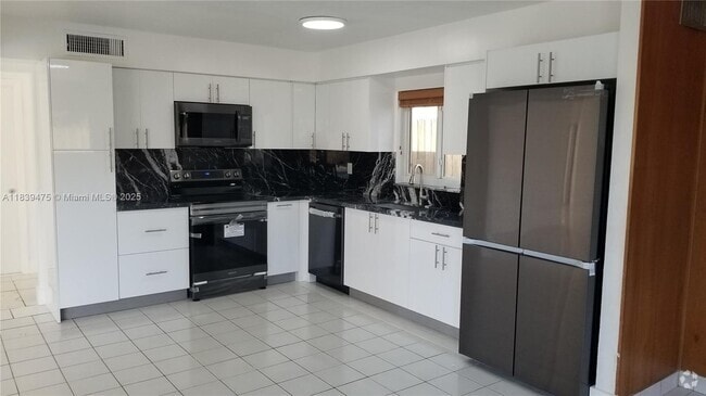 Building Photo - 20415 Highland Lakes Blvd Rental