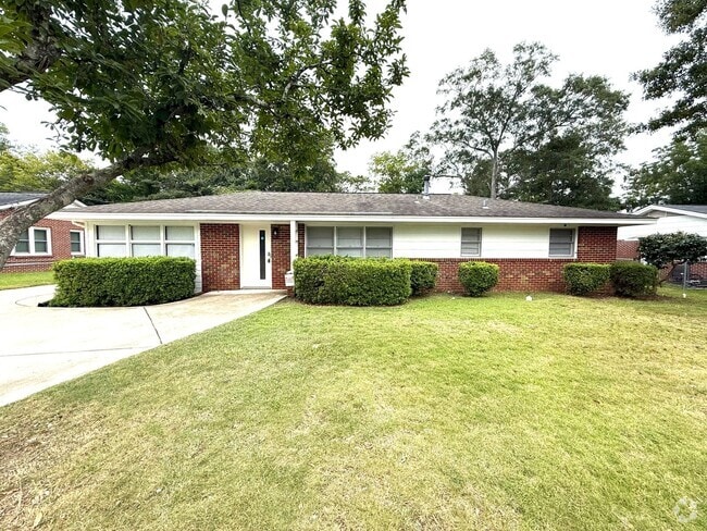 Building Photo - ** 3 bed 2 bath located off perry hill ** ... Rental