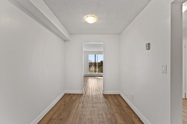 Photo - Janisse Tower Apartments