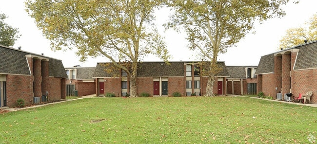Ample Green Space - East Townhomes and Apartments