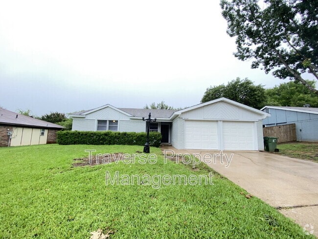 Building Photo - 5504 Pineridge Dr Rental