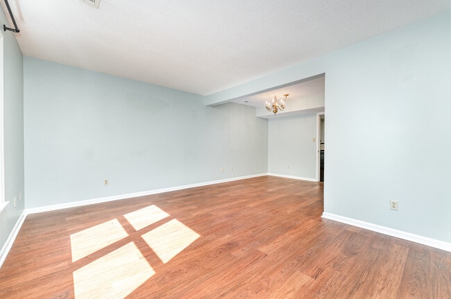 Photo - 1605 Budwood Dr