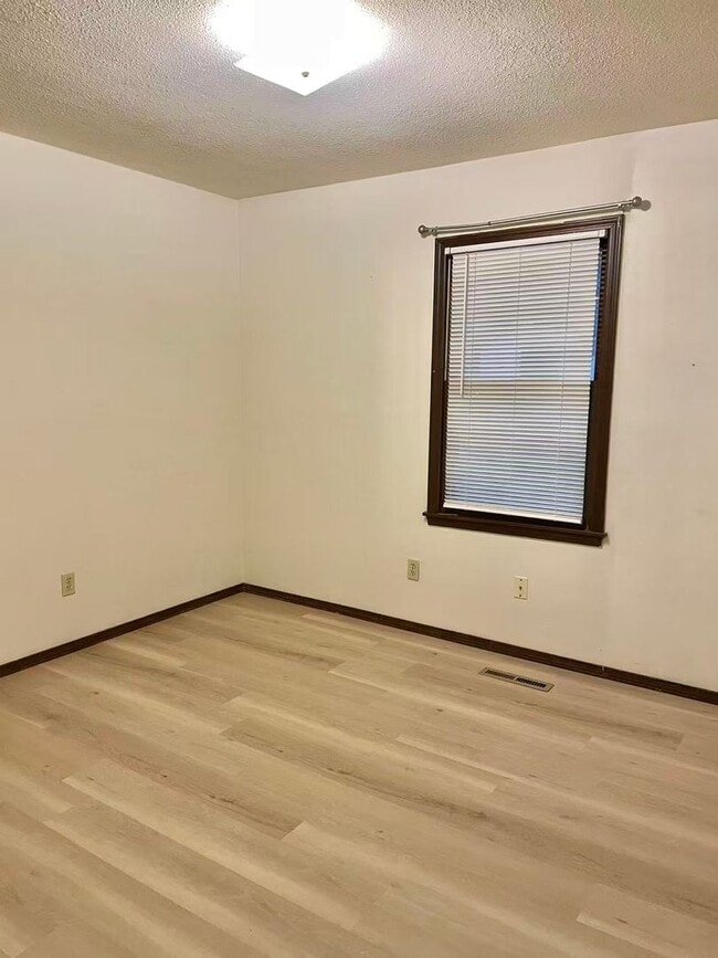 Photo - Cute house north Springfield