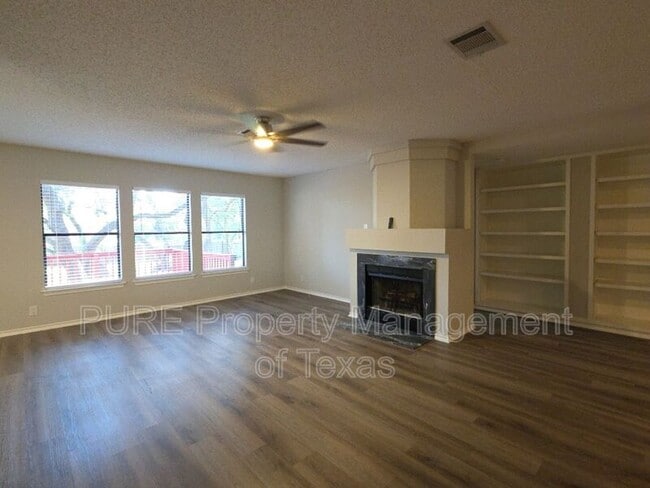 1406 Bullhill Cove
