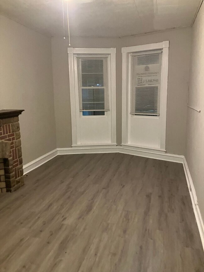 Photo - 7 Bedrooms 3.5 Bathrooms