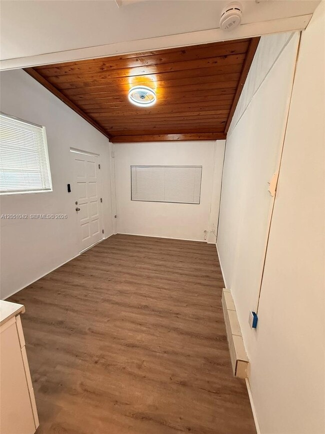 Building Photo - 2750 SW 26th St Unit 1