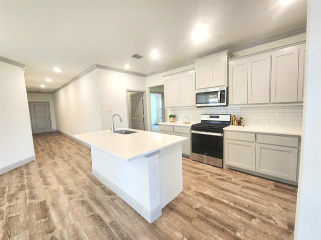 Photo - 490 Oak Crk Dr