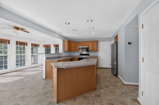 Photo - Meticulously maintained & spacious 4 Bd/2 full & 2 half bath home  Home in Dawson's Landing - Pet...