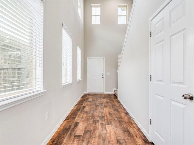 Photo - 398 Wapiti Rd