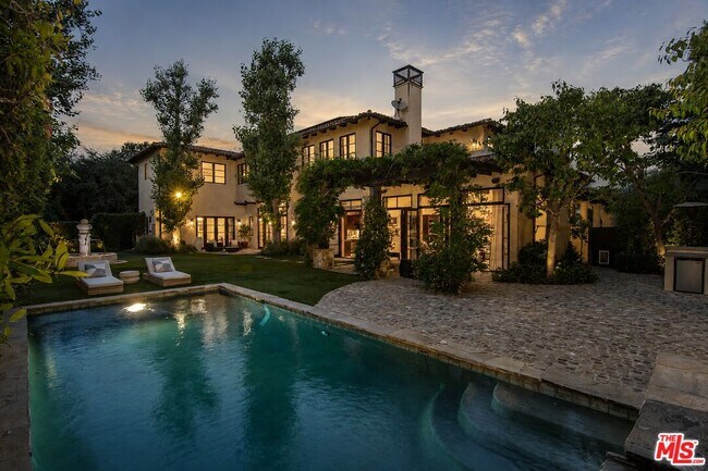 1221 Minorca Dr