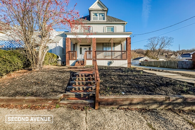 Building Photo - 719 2nd St