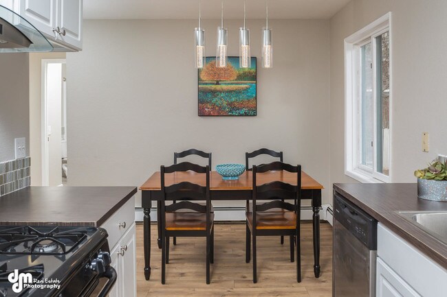 Photo - 8114 Boundary