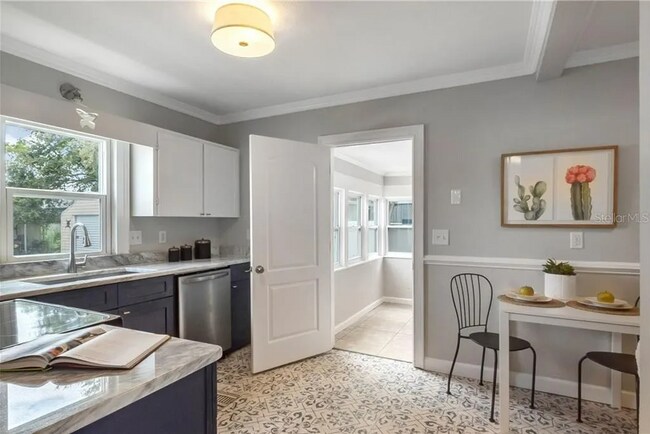 Photo - 117 Noxon St