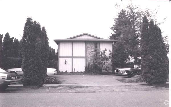 Photo - 8220 NE Hassalo St