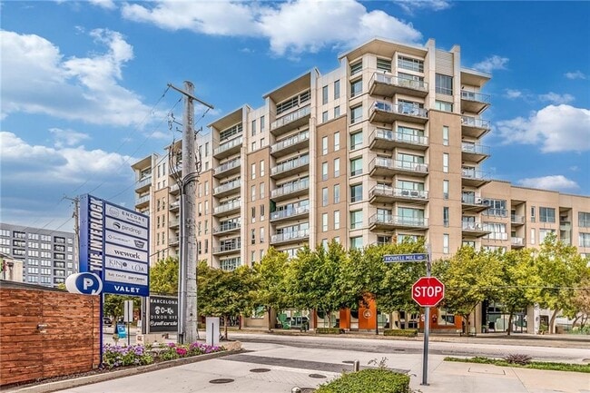 Building Photo - 1100 Howell Mill Rd NW Unit 405