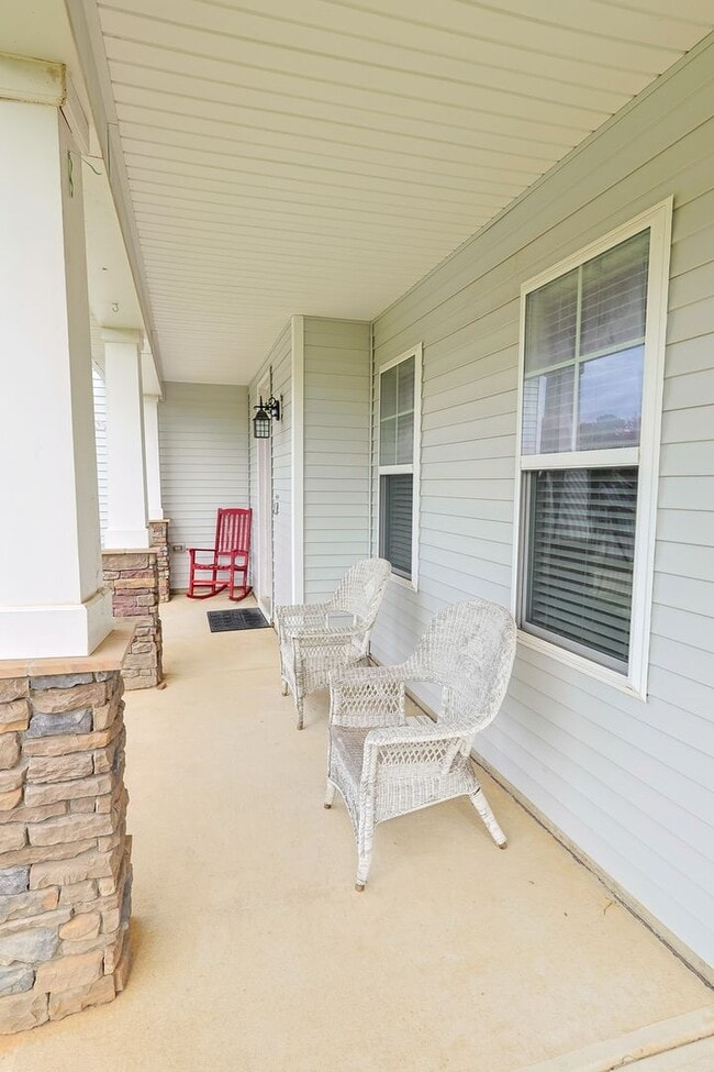 363 Heathrow Dr