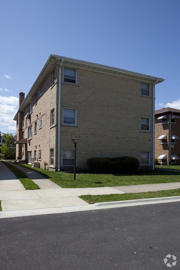 Photo - 6920 N Rosemary Ln Apartments