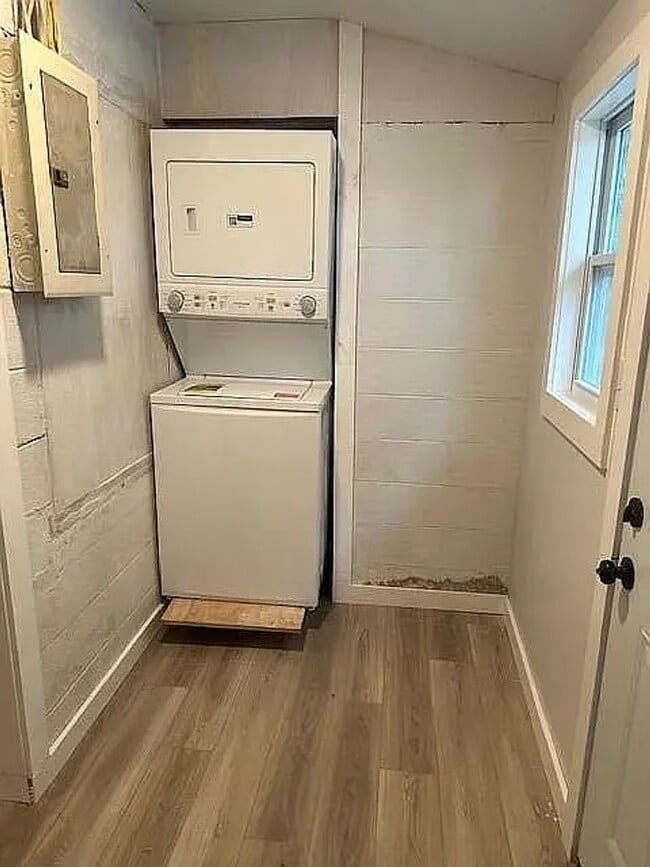 Photo - 206 Smith St NE Unit A