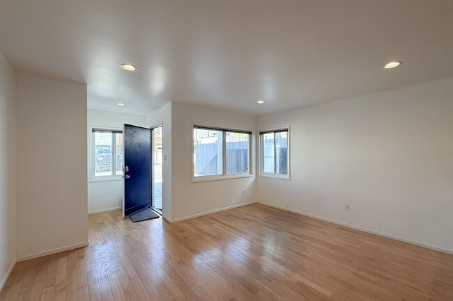 Photo - 3 bedrooms & 2 bathrooms |Duplex | Oxnard | Silverstrand Beach| Unfurnished