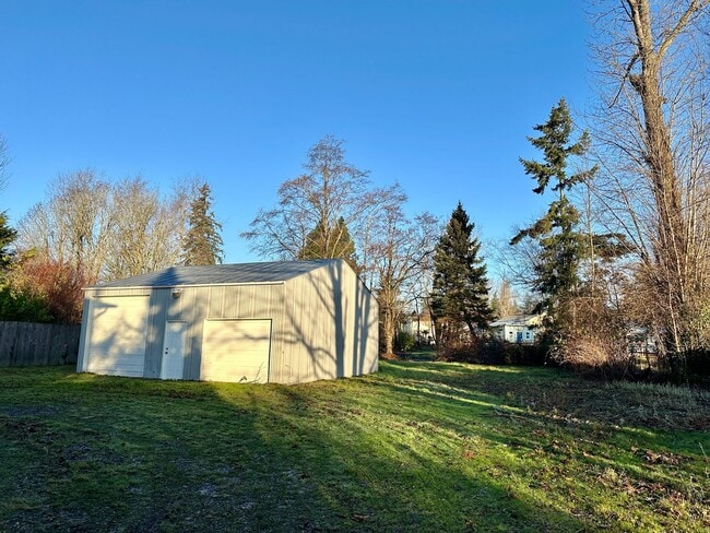 Photo - 3012 Alderwood Ave