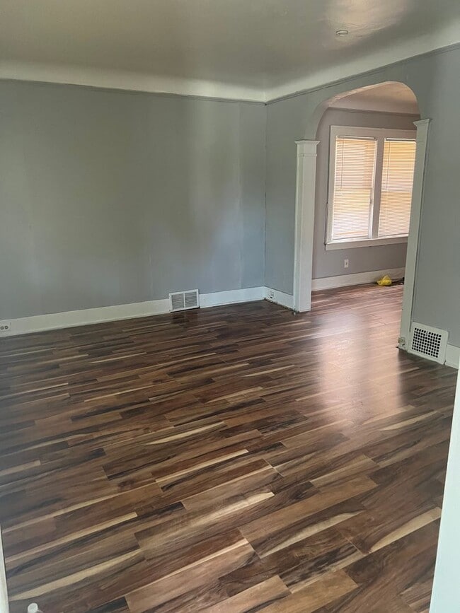 Photo - 2 bedroom/ 1 bathroom unit!