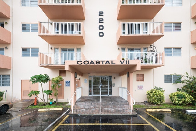 Building Photo - 2200 E Hallandale Beach Blvd Unit 202