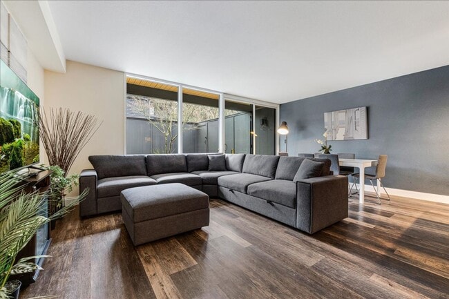 Photo - Furnished three bedroom condo on the lake ... Unit 12