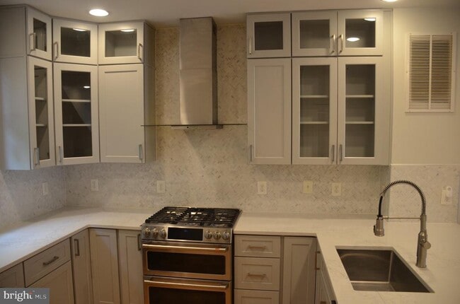 Photo - 708 N Henry St