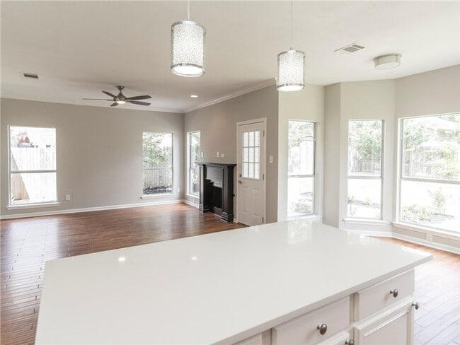 Photo - Gorgeous 3 bedroom, 2 story home!