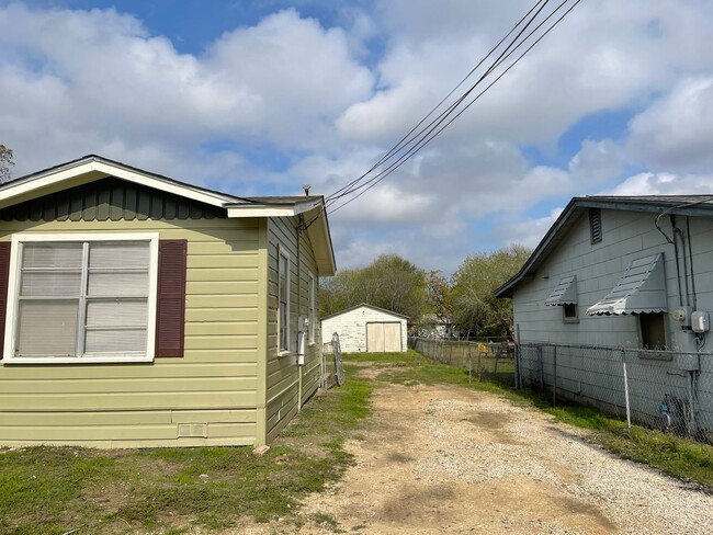 Photo - Cute 2/1 Home Available for Immediate Move In!