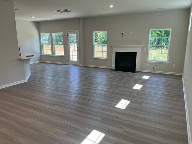 Photo - 117 Magnolia St