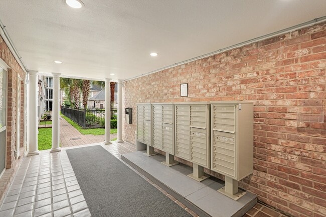 Photo - 355 N Post Oak Ln