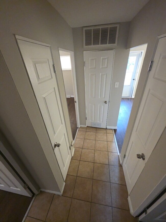 Photo - Charming 3-Bedroom Home in a Quiet St. Louis Neighborhood