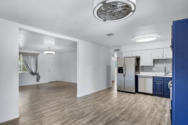 Building Photo - 4 Bedroom House Located in Tempe!