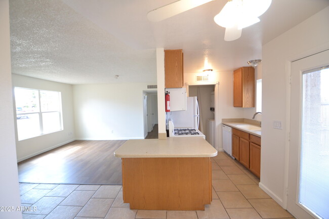 Building Photo - 4431 Plaza Vista Unit C Rental