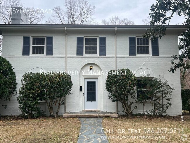 Building Photo - 1940's Charming 4 Bedroom 2 Bath Brick Col... Rental