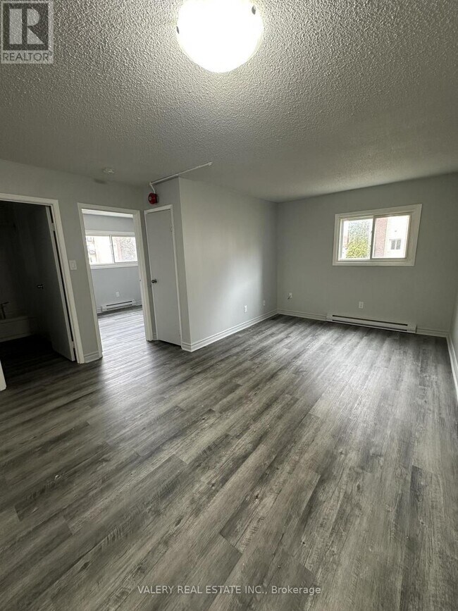 Photo - 11 Lowndes Ave Unit 1