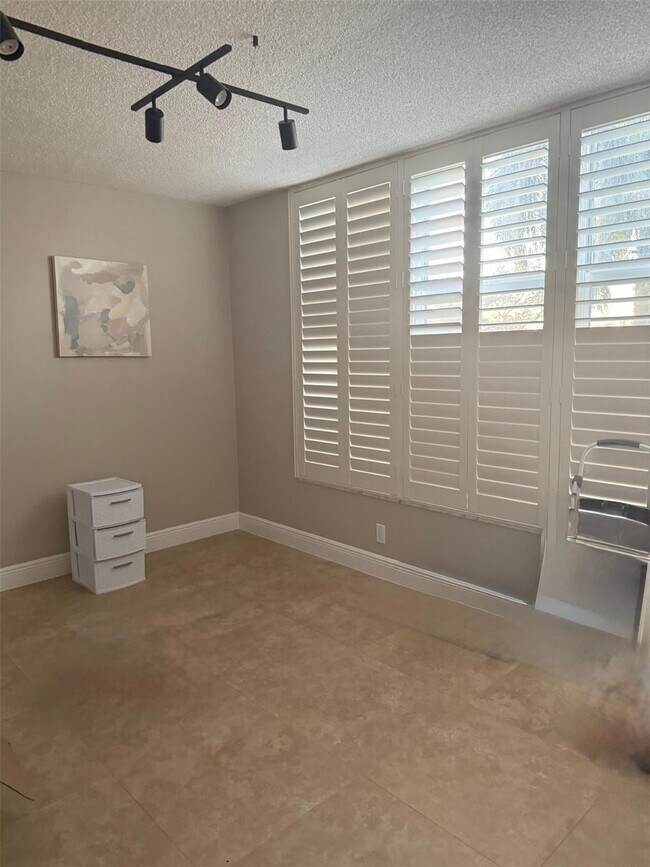 Photo - 3010 N Course Dr Unidad 202