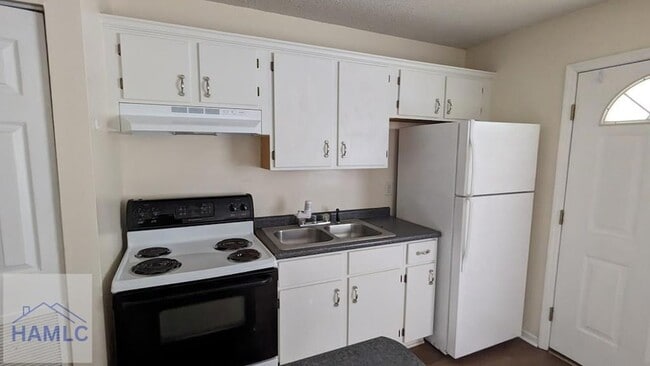 Photo - 125 Rolland St