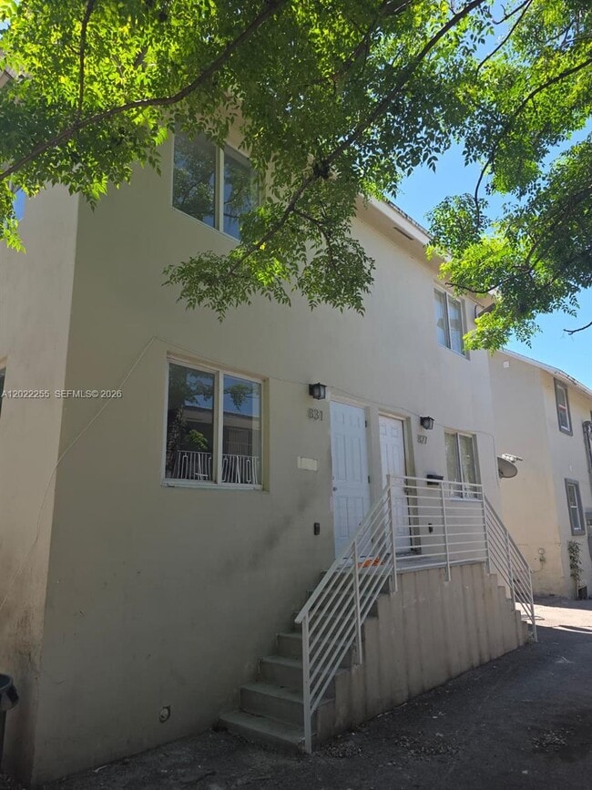 Building Photo - 829 SW 3rd St Unit 831