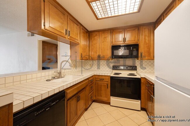 Photo - 750 State St