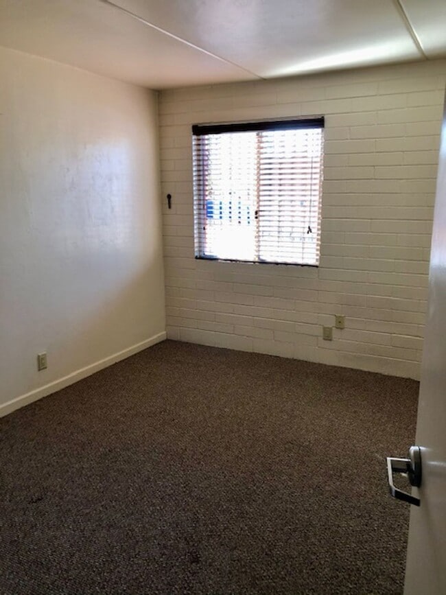 Photo - 1bd condo steps away from U of A, gated, A/C, Washer/Dryer Unit Cherry 55-114