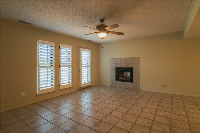 2538 E Sweetbriar Dr
