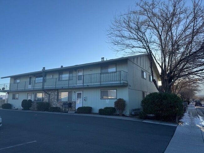 Building Photo - Ground Floor 2-Bedroom Apartment for Rent ...