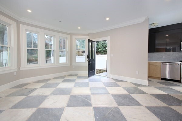 Photo - 15 Lanark Rd Unit 2
